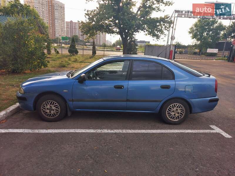 Седан Mitsubishi Carisma 2000 в Киеве