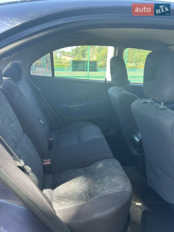 Лифтбек Mitsubishi Carisma 2001 в Сарате