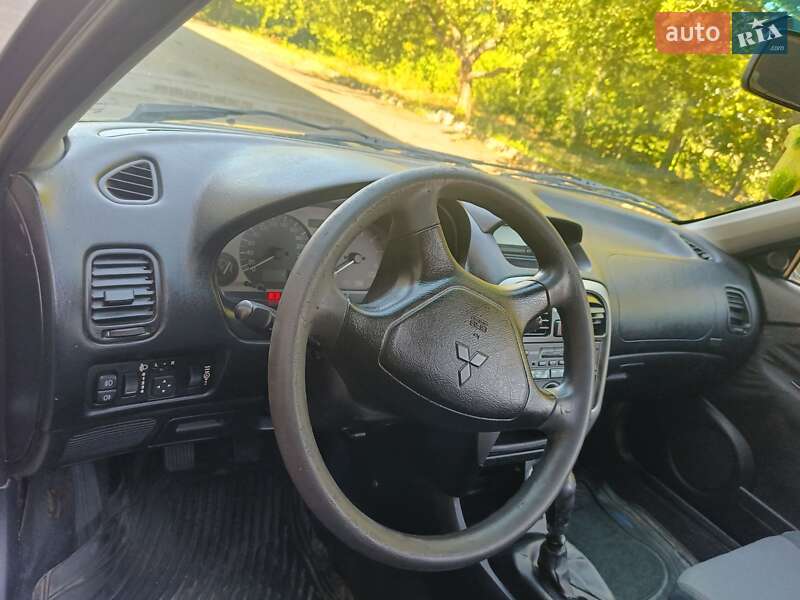 Седан Mitsubishi Carisma 2003 в Тернополе