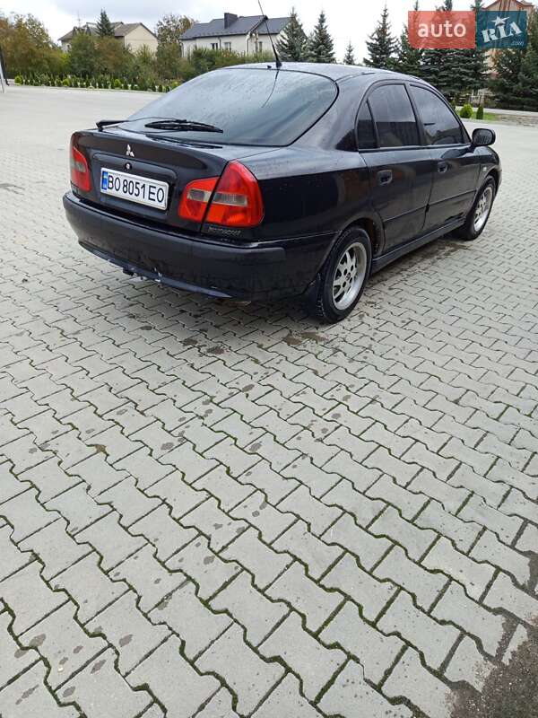 Лифтбек Mitsubishi Carisma 2002 в Тернополе