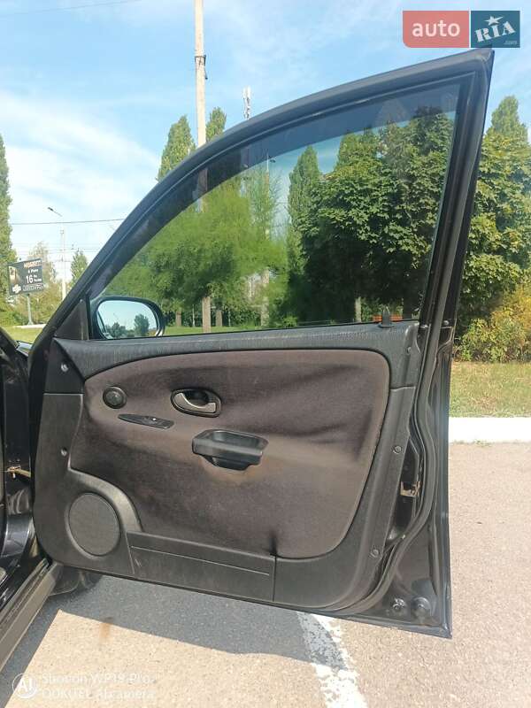 Седан Mitsubishi Carisma 2003 в Кременчуці