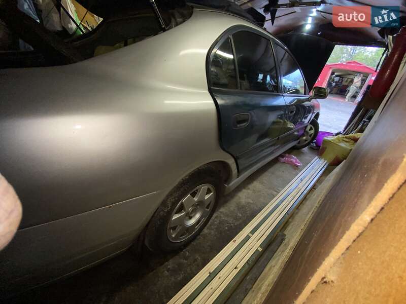 Ліфтбек Mitsubishi Carisma 1997 в Білій Церкві