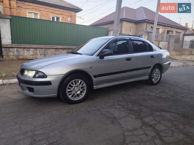 Лифтбек Mitsubishi Carisma 2002 в Белгороде-Днестровском