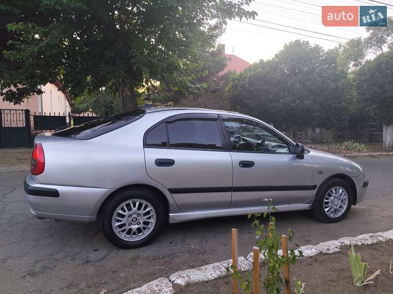 Лифтбек Mitsubishi Carisma 2002 в Белгороде-Днестровском
