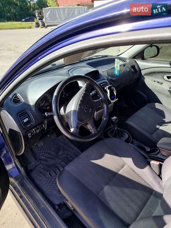 Ліфтбек Mitsubishi Carisma 2003 в Львові