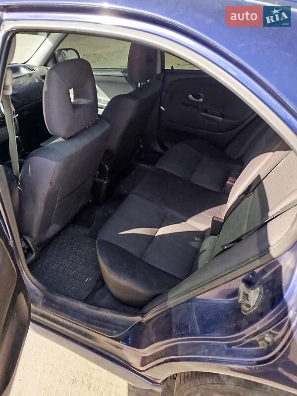 Ліфтбек Mitsubishi Carisma 2003 в Львові