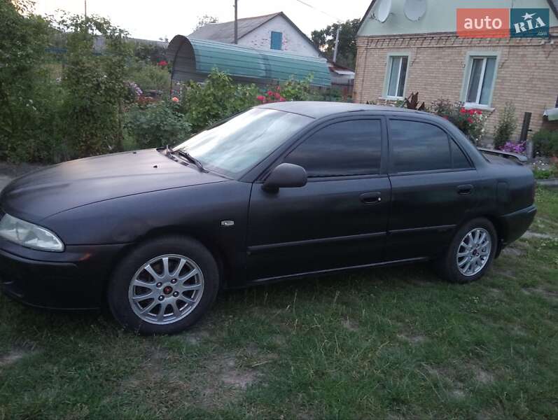 Седан Mitsubishi Carisma 2003 в Буче