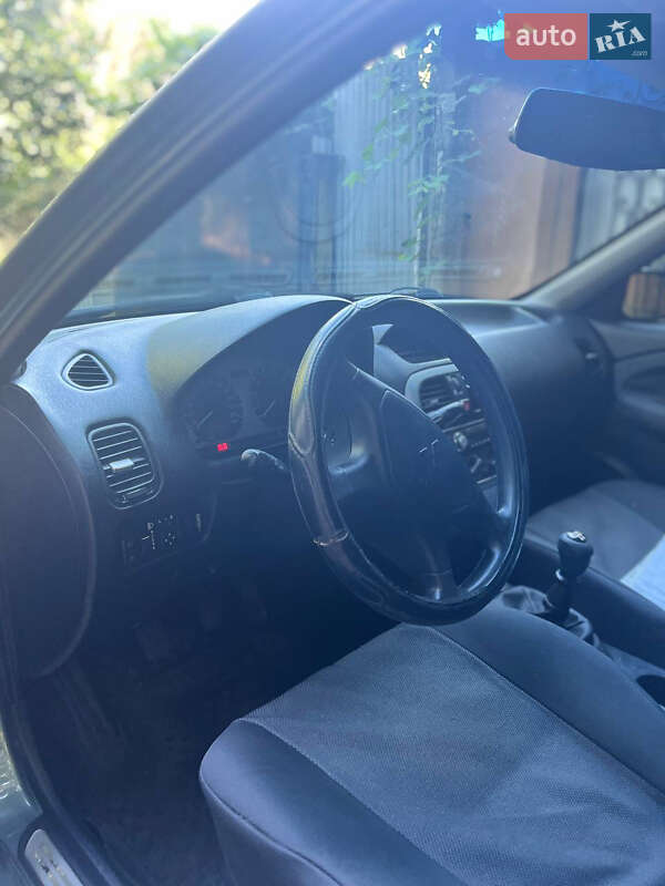 Лифтбек Mitsubishi Carisma 2003 в Одессе