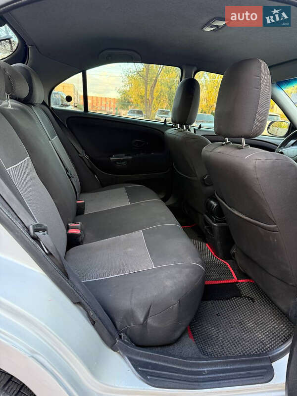 Лифтбек Mitsubishi Carisma 2001 в Запорожье