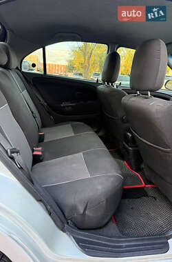 Лифтбек Mitsubishi Carisma 2001 в 