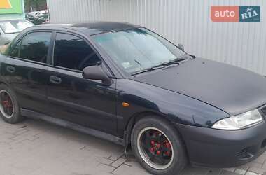 Седан Mitsubishi Carisma 1998 в Івано-Франківську