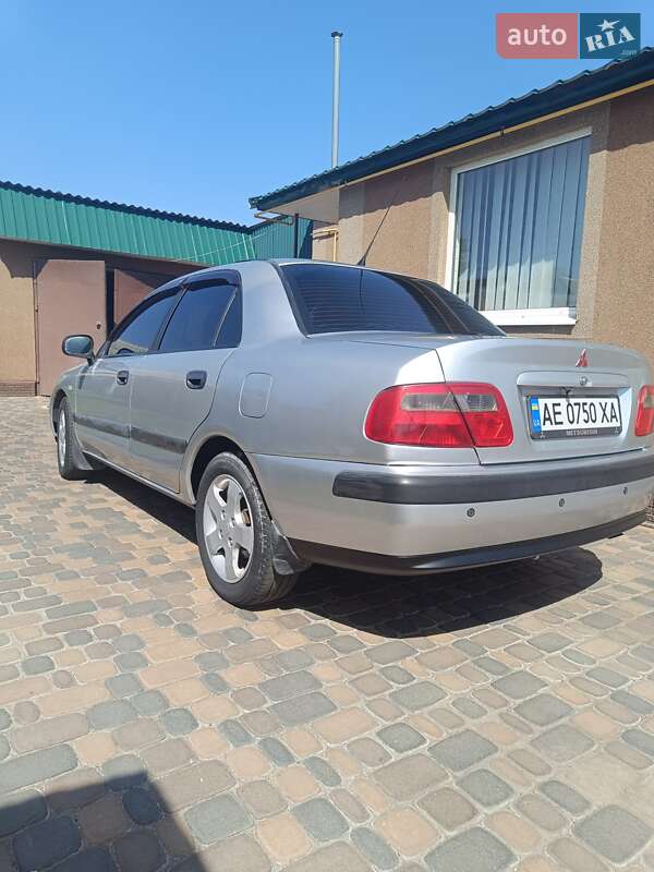 Седан Mitsubishi Carisma 2001 в Пятихатках