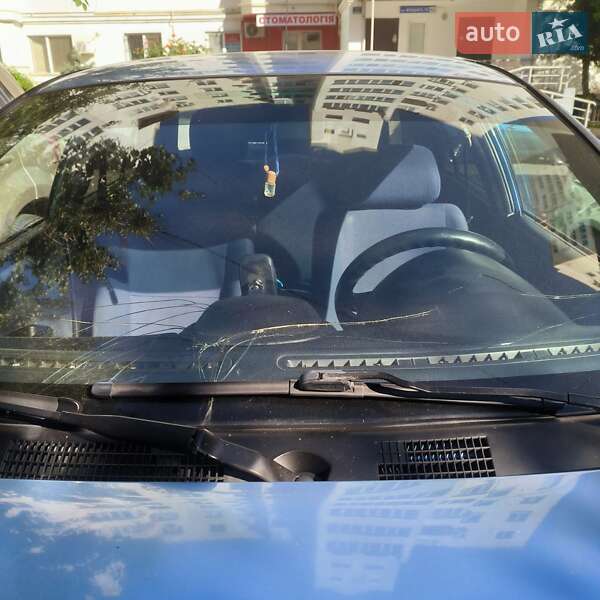 Седан Mitsubishi Carisma 2002 в Одесі