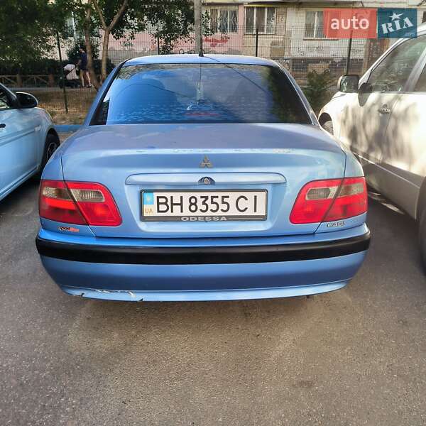 Седан Mitsubishi Carisma 2002 в Одесі