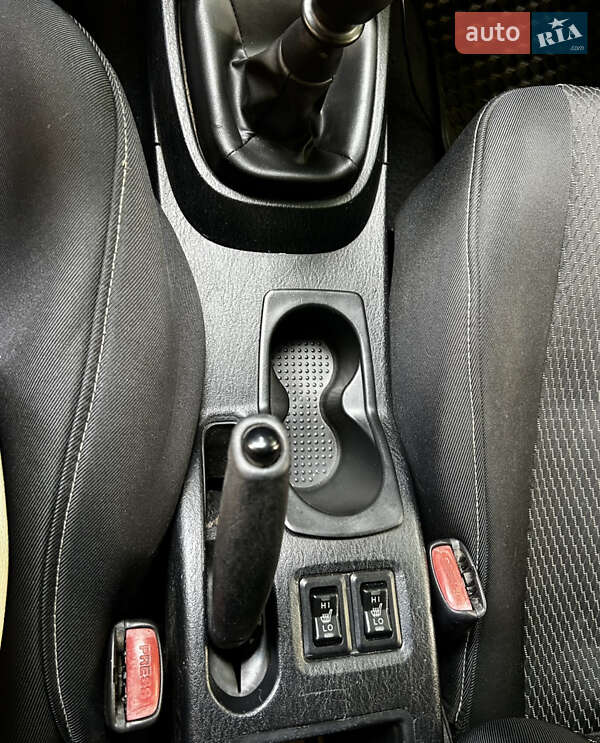 Седан Mitsubishi Carisma 1999 в Днепре