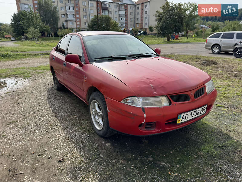 Лифтбек Mitsubishi Carisma 1996 в Иршаве