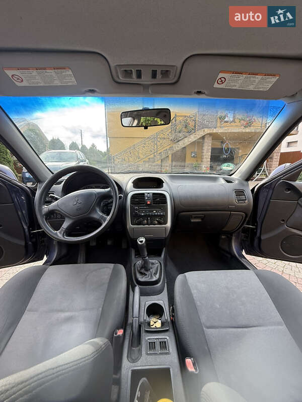 Седан Mitsubishi Carisma 2002 в Новом Роздоле