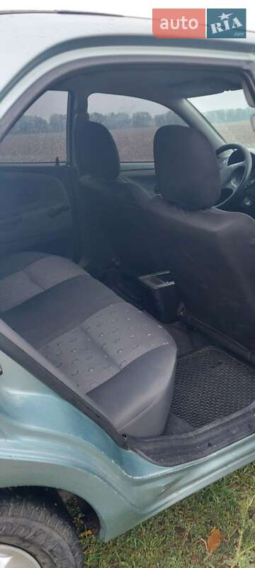 Седан Mitsubishi Carisma 2003 в Бершаді