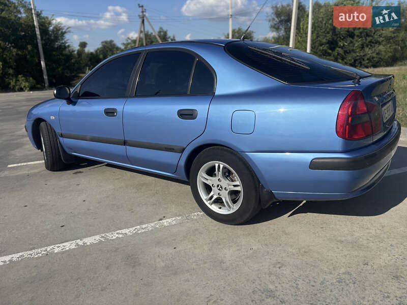 Лифтбек Mitsubishi Carisma 2001 в Синельниково