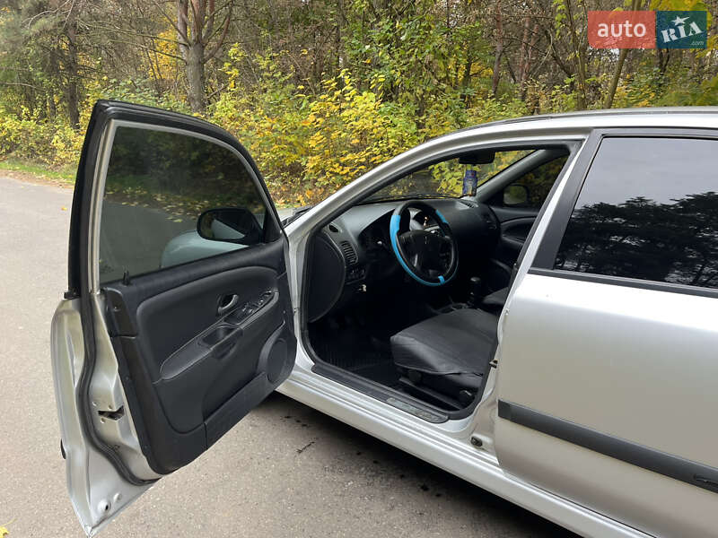 Седан Mitsubishi Carisma 2002 в Бершади фото 4 Седан Mitsubishi Carisma 2002 в Бершади