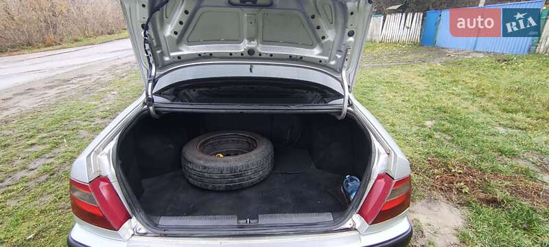 Седан Mitsubishi Carisma 2001 в Монастырище