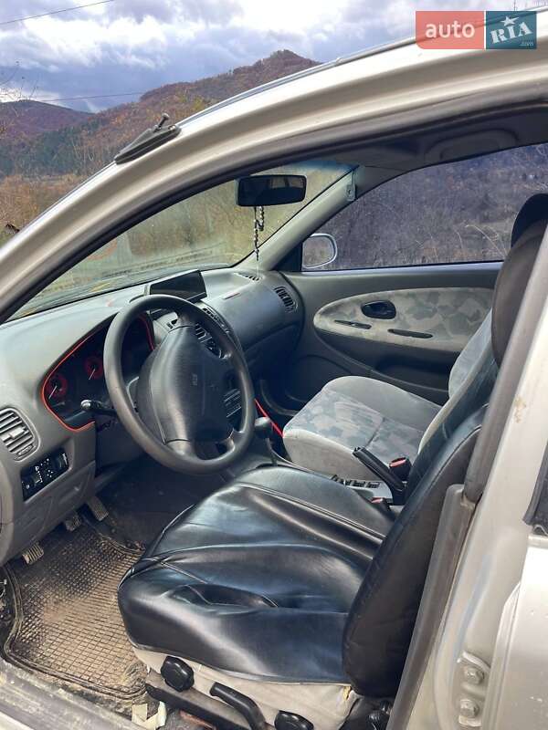 Седан Mitsubishi Carisma 1997 в Бориславе