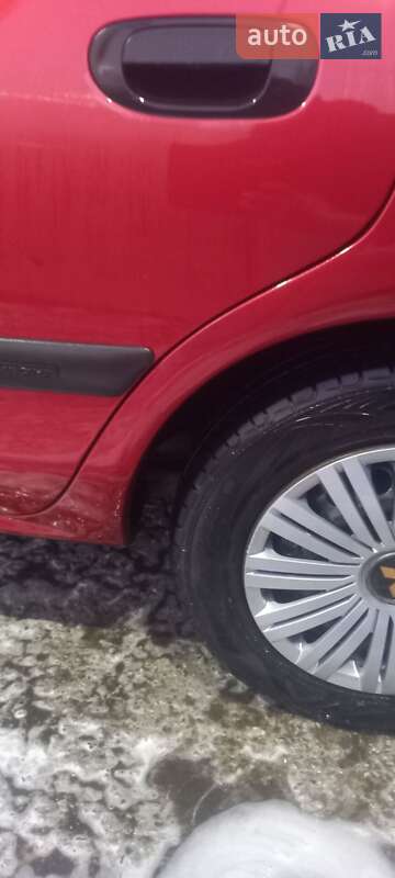 Ліфтбек Mitsubishi Carisma 2000 в Дніпрі