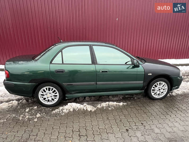 Седан Mitsubishi Carisma 2000 в Львові