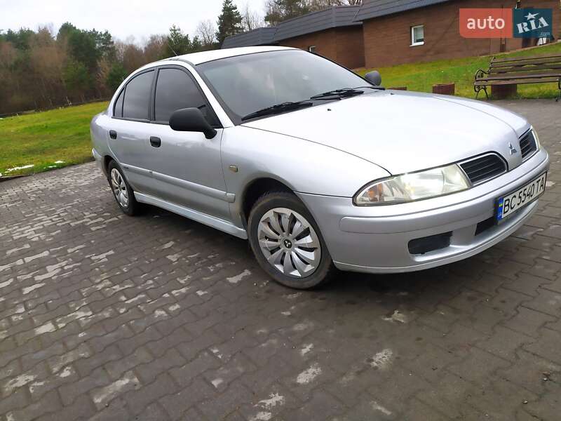 Ліфтбек Mitsubishi Carisma 2003 в Мостиській