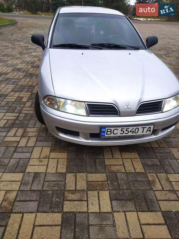 Ліфтбек Mitsubishi Carisma 2003 в Мостиській