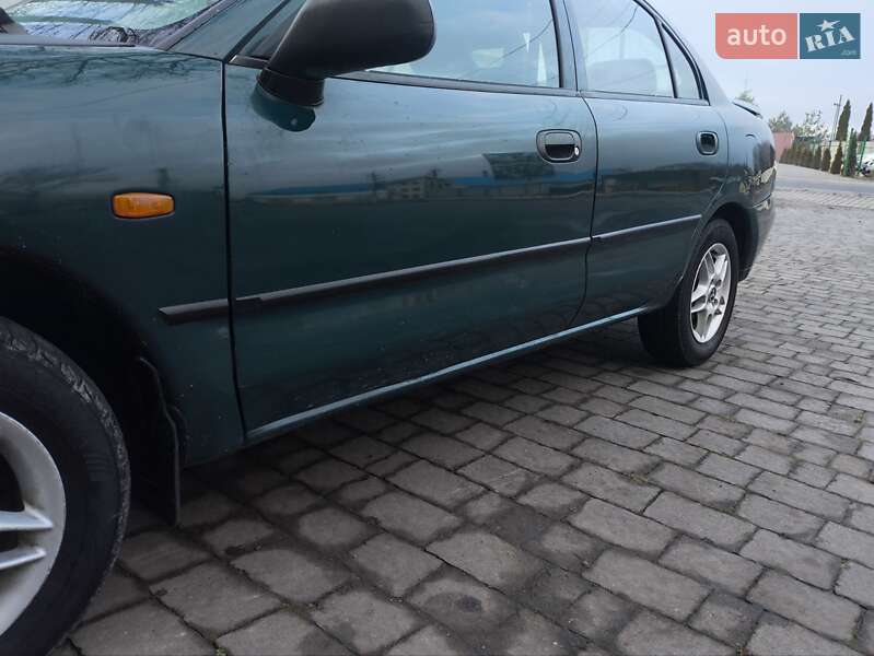 Ліфтбек Mitsubishi Carisma 1996 в Надвірній