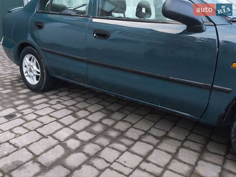 Ліфтбек Mitsubishi Carisma 1996 в Надвірній