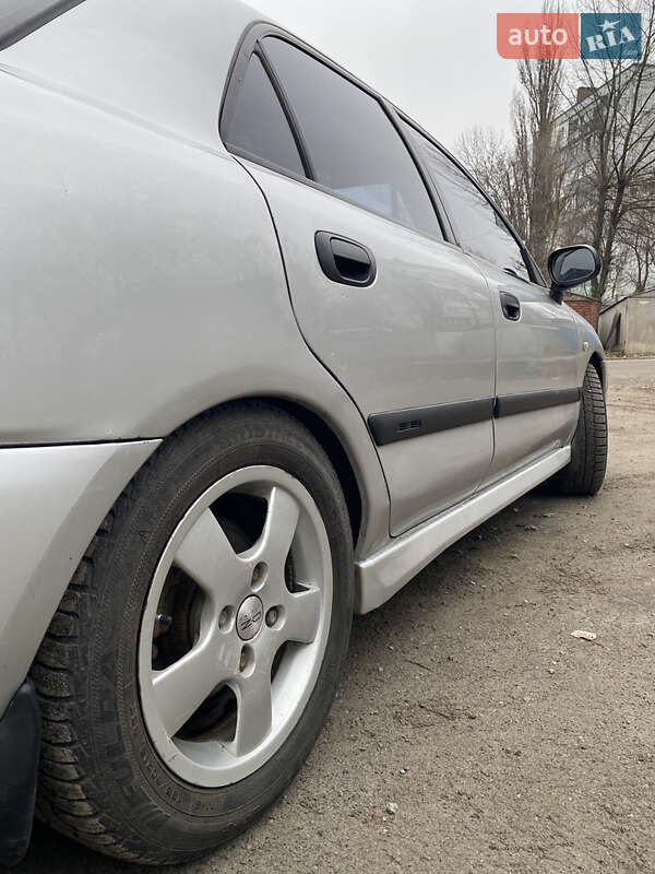 Седан Mitsubishi Carisma 2001 в Днепре