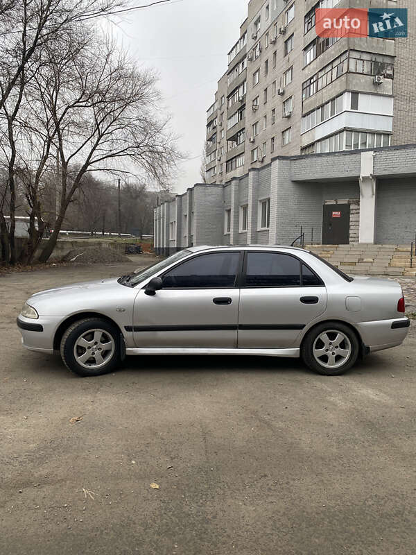 Седан Mitsubishi Carisma 2001 в Днепре