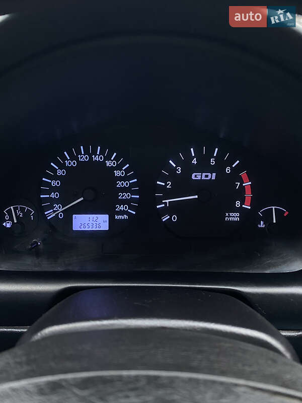 Седан Mitsubishi Carisma 2001 в Днепре