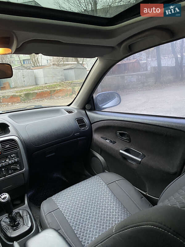 Седан Mitsubishi Carisma 2001 в Днепре