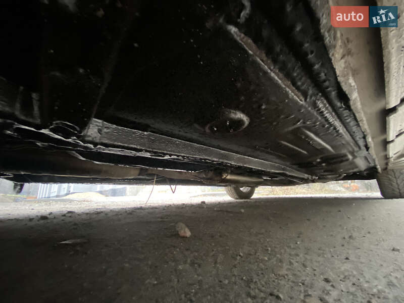 Седан Mitsubishi Carisma 2001 в Днепре