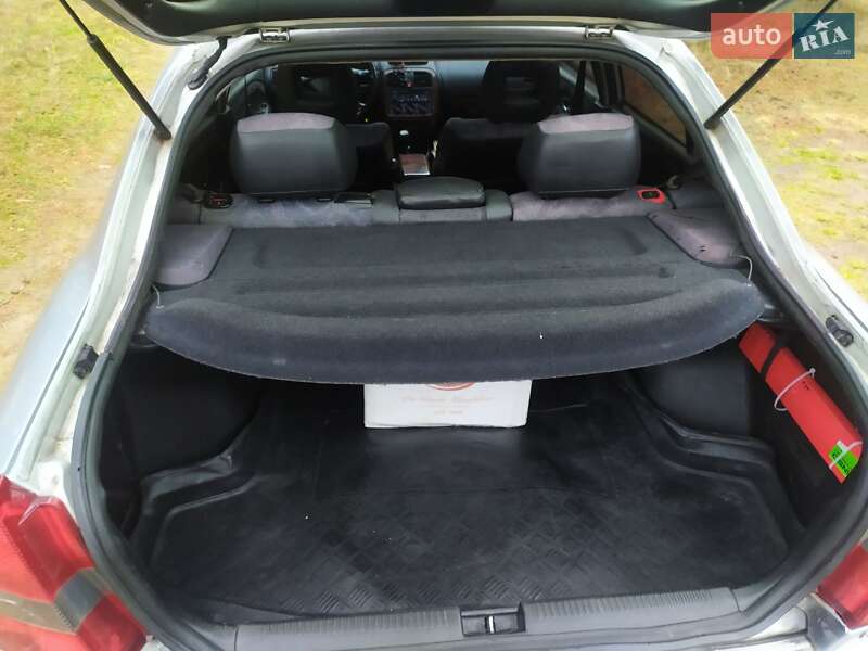 Лифтбек Mitsubishi Carisma 2003 в Мостиске