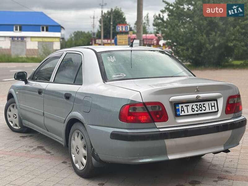 Седан Mitsubishi Carisma 2003 в Івано-Франківську