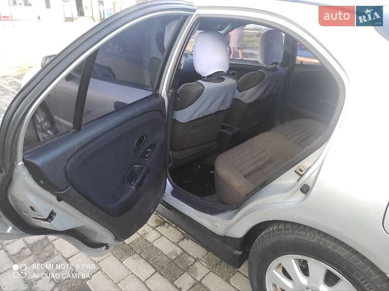 Ліфтбек Mitsubishi Carisma 2001 в Дубні