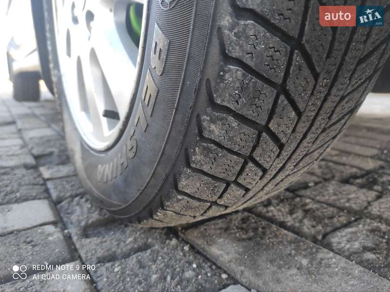 Ліфтбек Mitsubishi Carisma 2001 в Дубні