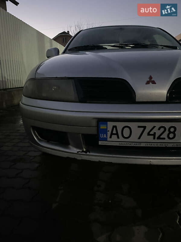 Седан Mitsubishi Carisma 2003 в Коломые