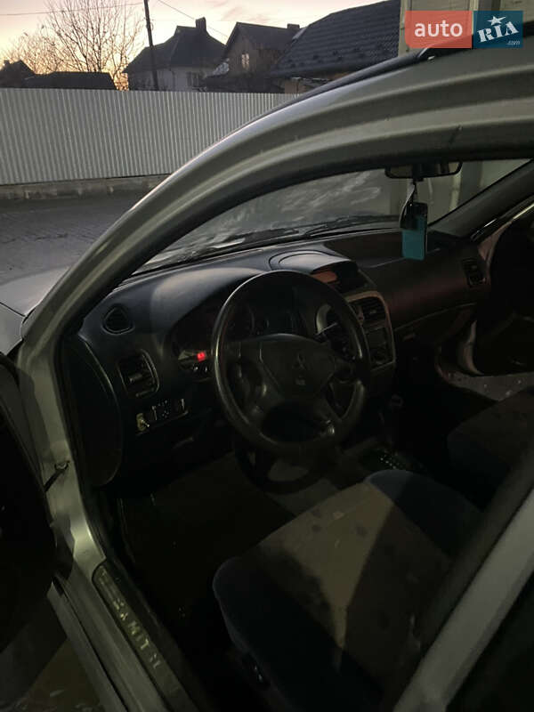 Седан Mitsubishi Carisma 2003 в Коломые