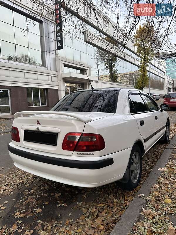 Седан Mitsubishi Carisma 2000 в Киеве