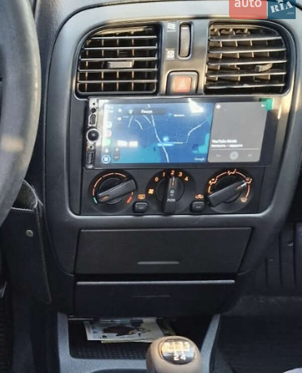 Седан Mitsubishi Carisma 2003 в Львове