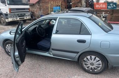 Седан Mitsubishi Carisma 2002 в Львове