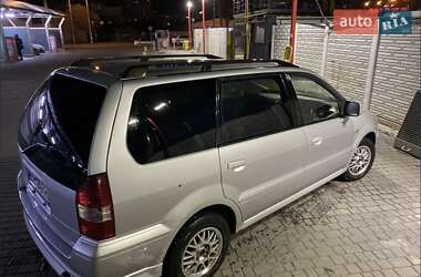 Минивэн Mitsubishi Chariot 1999 в 