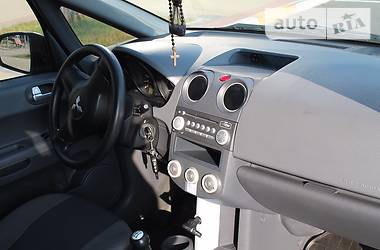 Хэтчбек Mitsubishi Colt 2006 в 