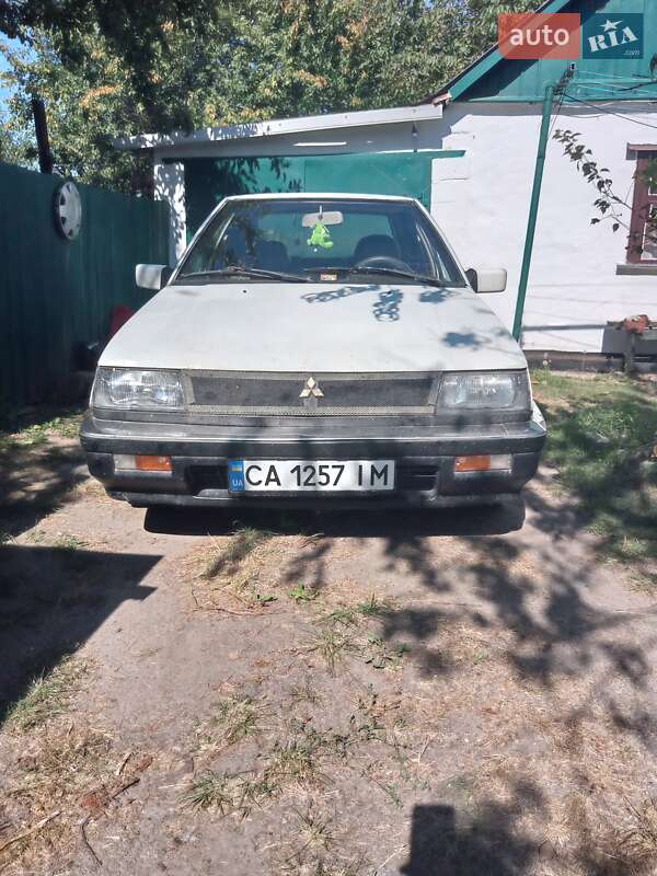Хэтчбек Mitsubishi Colt 1987 в Богуславе
