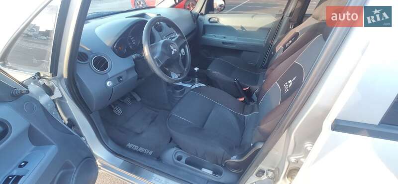Хэтчбек Mitsubishi Colt 2005 в Киеве
